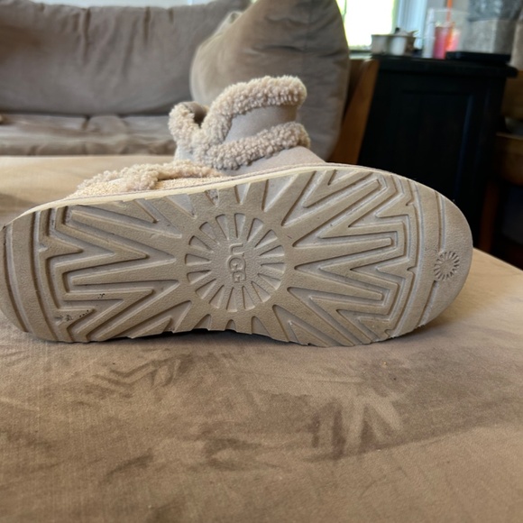 Women's UGG Classic Ultra Mini Spillseam size 8 - Picture 4 of 9